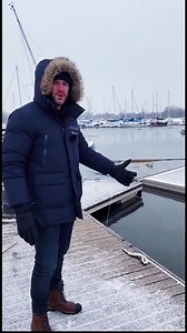 LIVE from the marina after the storm… and it’s worse than anyone thought. ❄️⛵ Boats sinking. Docks ripped apart. Debris still drifting behind the reporter. This isn’t a movie scene — this is this morning. #StormAftermath #BreakingNews #MarinaDamage #BoatLife #OceanPower #RealFootage | Love Sailing