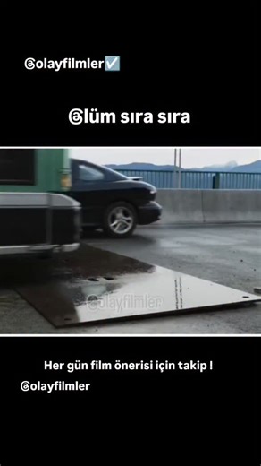 Olay Filmler on Instagram: "🎬 Son Durak 5 (Final Destination 5) Bir grup iş arkadaşı, köprüde yaşanacak korkunç bir facianın önceden görülmesi sayesinde ölümden kurtulur. Ancak çok geçmeden anlarlar ki ölüm kandırılabilecek bir şey değildir. Kaçınılan her son, daha karmaşık, daha acımasız ve daha kaçınılmaz şekillerde geri döner. Zincirleme kazalar, beklenmedik detaylar ve saniyelerle yarışılan anlar… Son Durak 5, kaderden kaçış olmadığını bir kez daha hatırlatırken izleyiciyi sürekli diken üst