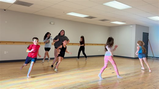 Our Musical Theater students were running, singing, and having a blast this week! 🎭🎶 You might’ve seen them running in circles while belting out tunes — and yes, it’s all part of the training! This fun exercise helps build stamina so our performers can dance, sing, and act their hearts out without losing energy or breath. 💪✨ Building endurance is key for any musical theater performer — and we love seeing our dancers push themselves while still having so much fun! 🎤💃 Come join in the fun and