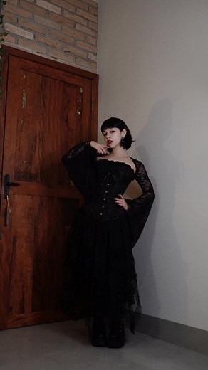 Gothic Style: All Black Outfit Inspiration