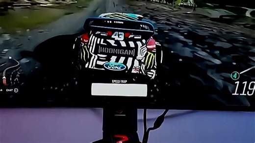 玩家国度电竞盛宴，32寸超神显示器燃爆全场，高刷新率+广色域，游戏竞技更流畅，观影沉浸感拉满，真实体验远超期待。