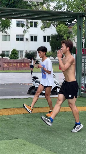 小步跑的技术分解动作，训练技巧分享