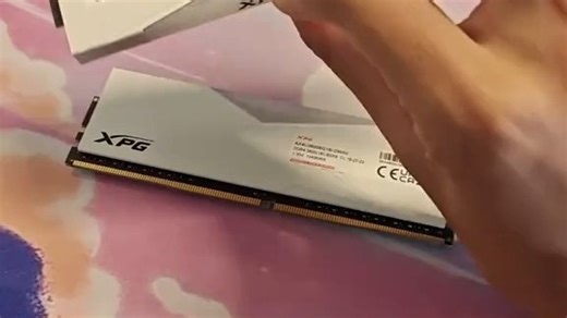 两款热度比较高的灯条 金百达刃和威刚龙耀XPG d50的简单测评 客观角度分析 没有太多专业化的数据 希望能够帮你简单了解一下这个俩对内存 能为你的购买提供