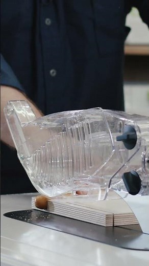 Protects your fingers: Festool table saw TSK 80.
