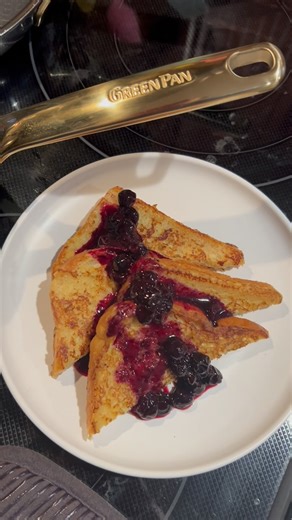 Kristina Vega on Instagram: "If you’re looking to buy one pan to do everything - @theoriginalgreenpan Spectra pans are it 🙌 From getting a perfect sear on a steak to making scrambled eggs and more delicate dishes - this pan can handle it all. They are easy to use AND easy to clean. An absolute must in any kitchen. They are the perfect combination of stainless steel and nonstick. #theoriginalgreenpan #greenpanspectra #gifted #cooking #foodstagram #foodies #foodblogger #foodblog #homecook #homeco