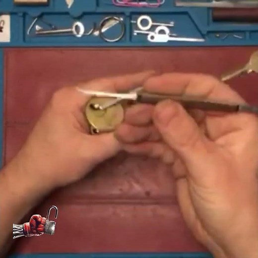 Securit rim cylinder popped with hand made Nessie pick/cuff key combo #homebrewpicks