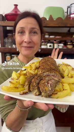 Polpettone al forno con patate: un classico della domenica