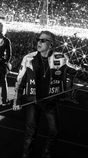a u r o r a on Instagram: "¿SABÉS QUIÉN LLORÓ MUCHO POR AMOR? axl rose ❤️‍🩹 y de ahí nació don’t cry ahora la escuché en vivo en buenos aires y fue directo al cora 🎙️ @agustinlocutor"