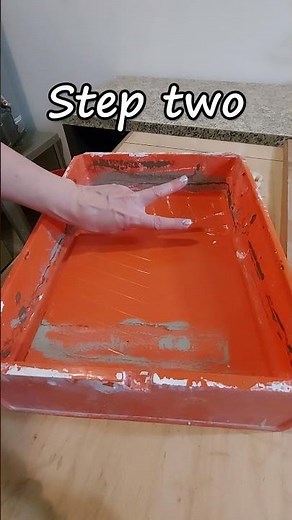 How to Clean a Plastic Paint Tray Without Water