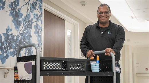 Hospital employee runs 'Wendell's Welcome Wagon' 