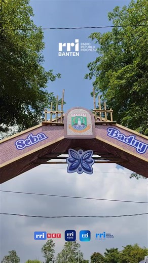 Sobat RRI, siapa yang berencana datang ke Seba Baduy tahun ini? Puncak tradisi tahunan masyarakat Baduy kembali hadir! Seba Baduy 2026 resmi digelar mulai 23-24 April di Rangkasbitung, Kab. lebak dan 25-26 April 2026 di Kota Serang. 🌾✨ Tahun ini, ribuan warga Baduy akan berjalan kaki membawa hasil bumi sebagai bentuk rasa syukur dan kesetiaan kepada pemerintah. Tidak hanya ritual adat, Sobat RRI juga bisa menikmati pameran ekonomi kreatif, galeri foto Baduy tempo dulu, hingga pertunjukan seni b