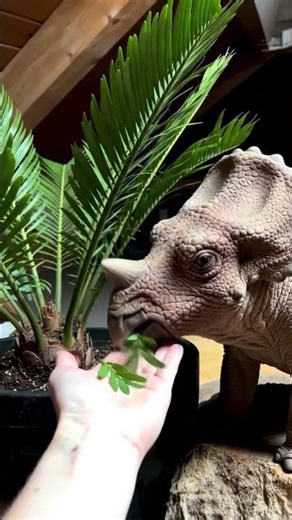 Feeding My REALISTIC Dinosaur! 🦖🌿 Unexpected Pet?