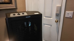 Watch Honeywell ﹙CO810PM﹚ Portable Evaporative Swamp Cooler on Amazon Live