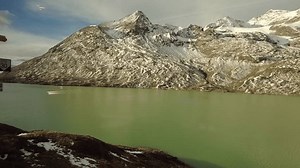 Движущийся вид на поезд, путешествующий по: стоковое видео (без лицензионных платежей), 3889950755 | Shutterstock