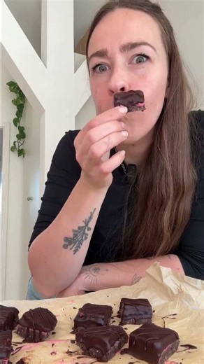 🍫✨ Schoko Himbeer Bites ohne raffinierten Zucker #cooking #rezept #veganschweiz #trending #backen