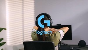 ¿Buscas el regalo ideal para papá? El G923 con tecnología TRUEFORCE es más que un volante: es una experiencia de conducción realista que transforma cada carrera en pura adrenalina. Siente cada giro, aceleración y frenada como si estuviera en la pista. En el mes del padre conecta con su pasión, regala emoción a toda velocidad. | Logitech