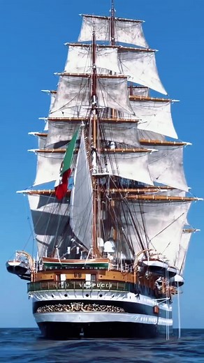 The wonders of antique sailboats and modern sailboatsSpectacular beauty#scenery #Beautiful