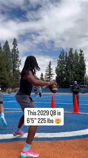 This 2029 QB looks like he could play defensive end too 😳 #football #shorts