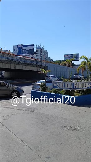 🔥 Shipping Heat Press ak Mini Heat Press via Caribe Tours | Kijan pou voye machin sublimation san pwoblèmNan video sa a, mwen montre nou kijan mwen fè shipping yon mini heat press ansanm ak yon heat press 15x15 atravè Caribe Tours. Si ou nan biznis sublimation oswa ou vle kòmanse, video sa a ap ede w konprann kijan pou voye ekipman ou yo san risk. Mwen pataje eksperyans mwen, kijan pou byen pake machin yo, konbyen li ka koute, ak kèk konsèy pou evite domaj pandan transpò. 👉 Si w ap travay ak s