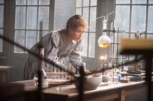 Rosamund Pike is the reason to see 'Radioactive'