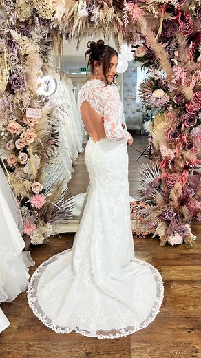 Dresses for every bride, every vibe ✨ Minimalist, romantic, fitted, flowy, boho, glam… we’ve got your dream dress waiting 😍 And the best part? All these beauties are part of our Sample Sale — all £899 or less 💫 📅 Saturday 30th August 📍 Divinity Bridal 💌 By appointment only — spots are disappearing fast! Tap the link in bio to grab your appointment and say YES to your dress before it’s gone! We can’t wait to meet you all 💍 #divinitybridal #samplesale #weddingdressshopping #modernbride #iris