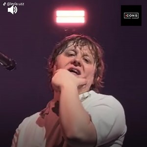265K views · 5.2K reactions | He came on stage. And he couldn’t speak a word. The spasms consumed Lewis Capaldi. Some thought it was his end. Very few knew what was happening. Capaldi seemed drunk, disoriented. But it wasn’t his fault. However, he would live such a special moment. When his fans showed him how much they loved him. Follow us on our YouTube channel: https://bit.ly/yt-upsoclicons | Icons + | Facebook