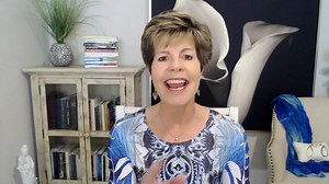 Your soul may have already chosen the sacred path of mediumship. Yet, you may sometimes still doubt your connection to Spirit. At this point in your journey, continuing to grow in your skills is all about your mindset, says celebrated mystic and medium Suzanne Giesemann. As a medium, your mindset must be more refined than the ordinary, day-to-day mindset. Join Suzanne in a FREE online event as she explains how to embrace the mediumship mindset… and gain a new perspective that elevates your readi