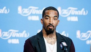 J.R Smith se chauffe avec les joueurs du Heat