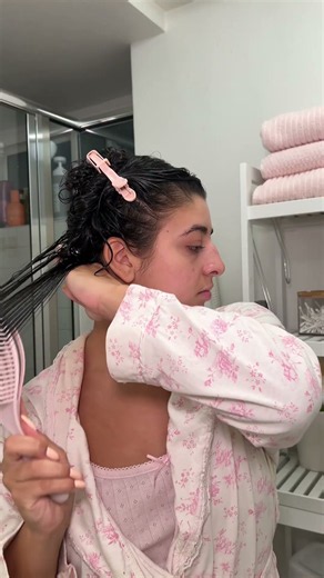 This curl definition 🤩💞 Rizos Curls #definedcurls #curlyhairroutine #curlyhairtutorial #rizoscurls