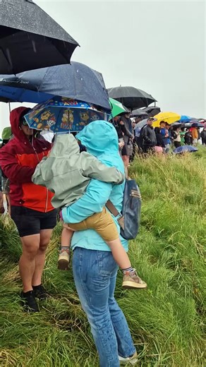 Cheers for Rory McIlroy from the spectators at the 18th hole, The Open, 2025