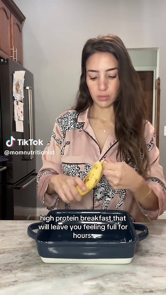 Easy healthy breakfast idea Tiramisu Baked Oats: 1 medium banana, mashed 2 cups protein oats 1 tbsp chia seeds 1 tsp baking powder 1 cup brewed coffee 1 cup milk Top with 1/2 cup Greek yogurt, a splash of coffee & a little honey to taste. Bake in the oven at 350F for about 20 minutes or until oats are golden & softened. Enjoy!! #breakfast #healthybreakfastideas #oatmeal #easyhealthyrecipe #quickrecipes