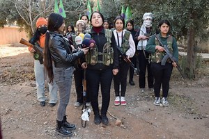 Jinên Ciwan: Em tim amade ne li kêleka şervanên xwe tê bikoşin