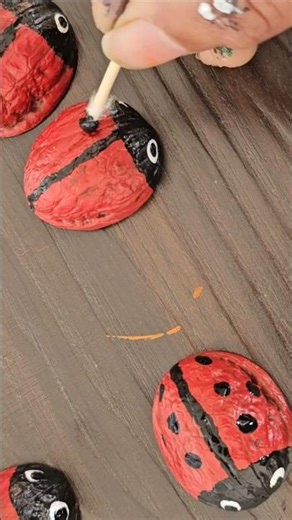 Walnut shell craft ideas#diy #decoration#wastematerialcraft #painting