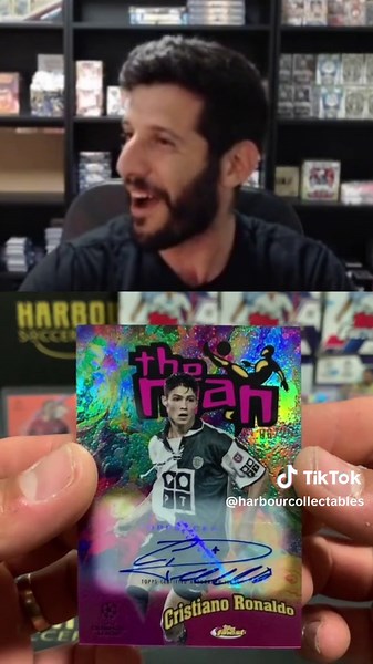 Cristiano Ronaldo “The Man” Autograph /25 🔥 . . . . #ronaldo #ronaldo7 #soccer #soccertiktok #tradingcards #soccerbreak #soccerbreaks #topps #toppsfinest
