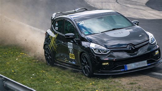 Nürburgring Green Hell driving highlights with close calls