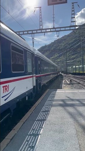 L’arrivée d’une Re 421 Rheingold à Brig/Brigue. (Filmé avec ‪@Helveticaventure‬)