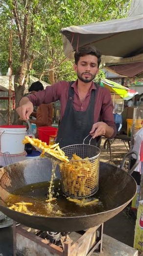 Spicy & Crunchy Potato Finger Chips 💥 Street Style Aloo Ki Chips Recipe