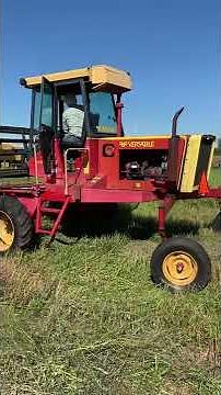 141 - Versatile Swather 4400 Hydrostatic