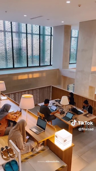— Perpustakaan Aesthetic Jakarta!🌟 Rekomendasi perpustakaan Jakarta yang nyaman dan cozy banget!✨Disini terdapat fasilitas lengkap seperti ruang baca, diskusi, kids station dll❤️‍🔥 Konsep perpustakaan yang modern, serta banyaknya koleksi buku bikin kamu betah disini😍 Perpustakaan di Taman Ismail Marzuki ini buka setiap hari (senin-kamis : 09.00-17.00, last check in jam 16.00) dan (jumat-minggu : 09.00-20.00, last check in jam 19.00)😍 Buat kalian yang mau kesini, jangan lupa registrasi melalu