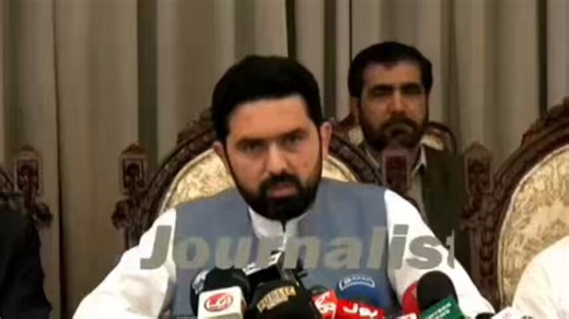 عمران خان کو ٹی وی اخبار دیکھنے کی سہولت پر پابندی ہے جیسے ملاقات پر پابندی ہے اور دوسری بات یہ کہ سچ بولو کہ تمہیں عمران خان کا پیغام نہیں کسی کرنل کا پیغام ملا ہے کہ کمپنی کے لیے تمہاری کارکردگی بہت اچھی ہے اس لیے جلسہ پنجاب میں نہیں KP میں کر لو 🖐️