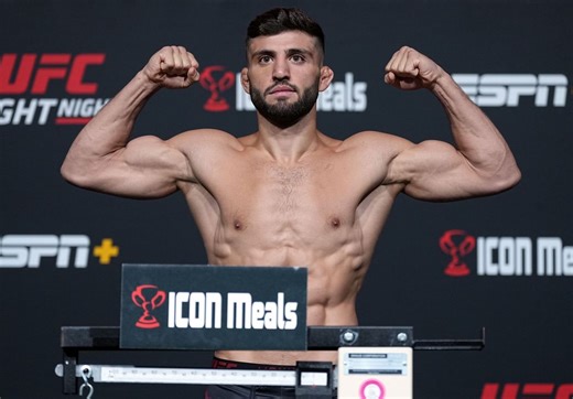 Who has arman tsarukyan lost to?