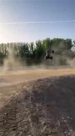 Traxxas X-Maxx 8S 🚀 Front Flip a 70 km/h | Off Road RC Stunt