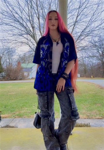 Love my new @Von Dutch purse & @Juvia’s Place lipstick💙 . . . #ootd #altfashion #fashiontiktok #makeup #vondutch