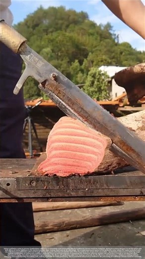 Slicing Spatholobus suberectus with a cutting machine.