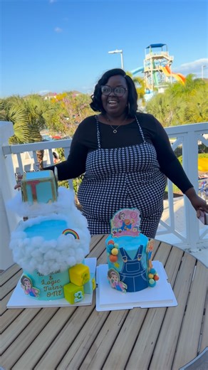 PEACH McINTYRE on Instagram: "PEACH McINTYRE 🍑 STILL CAN’T 🙅🏽‍♀️ BELIEVE ALEXIS OWNER OF @alltingzsweet PAID HER $1,111.11 TO MAKE HER TWIN BABIES 👶🏾👶🏾 1st BIRTHDAY CAKE 🎂 😋🤤😋"