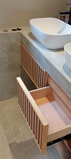 Plafón y mueble de baño con panel PWC.