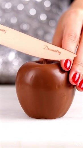MIlk Chocolate Apple Slicing ASMR #asmr #chocolate #relaxation #oddlysatisfyingvideo #glassfruit