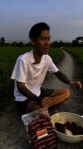 Lạp xưởng nhà Tony Móm thơm ngon chất lượng , nạc nhiều it mỡ vị vừa ăn . Không phẩm màu không chất bảo quản ra lò luôn mới mỗi ngày #lapxuongtonymom | Phan Trọng Văn