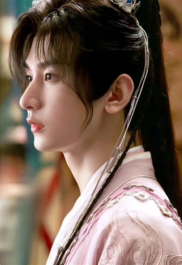 Cheng Yi rarely use any body double or stuntmen. He did all the fighting scenes by himself. Martial art is really his specialty. Looking at how hard he’s working, he really deserves all the recognition today. Truly a top tier actor! 🔥💚🥝 #chengyi #成毅 #thejourneyoflegend #赴山海