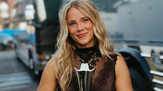 Avery Anna wins ACM New Female Artist of the Year following breakout year